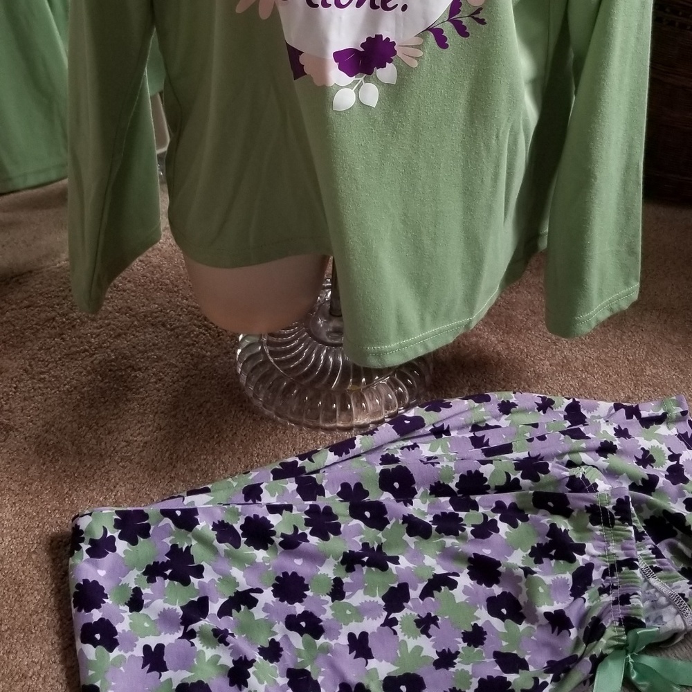 Concierge Collection 2 Piece PJ's***NEW - Picture 2 of 4